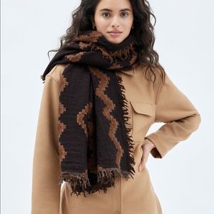 Aritzia Wilfred Diamond Mosaic Blanket Scarf
